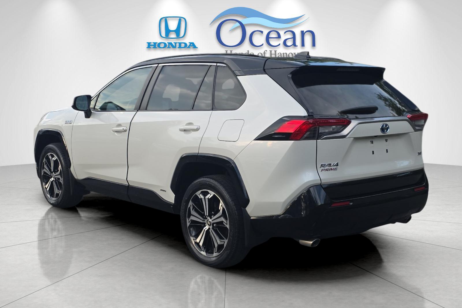 Used 2021 Blizzard Pearl w/Midnight Black Roof Toyota XSE image 5