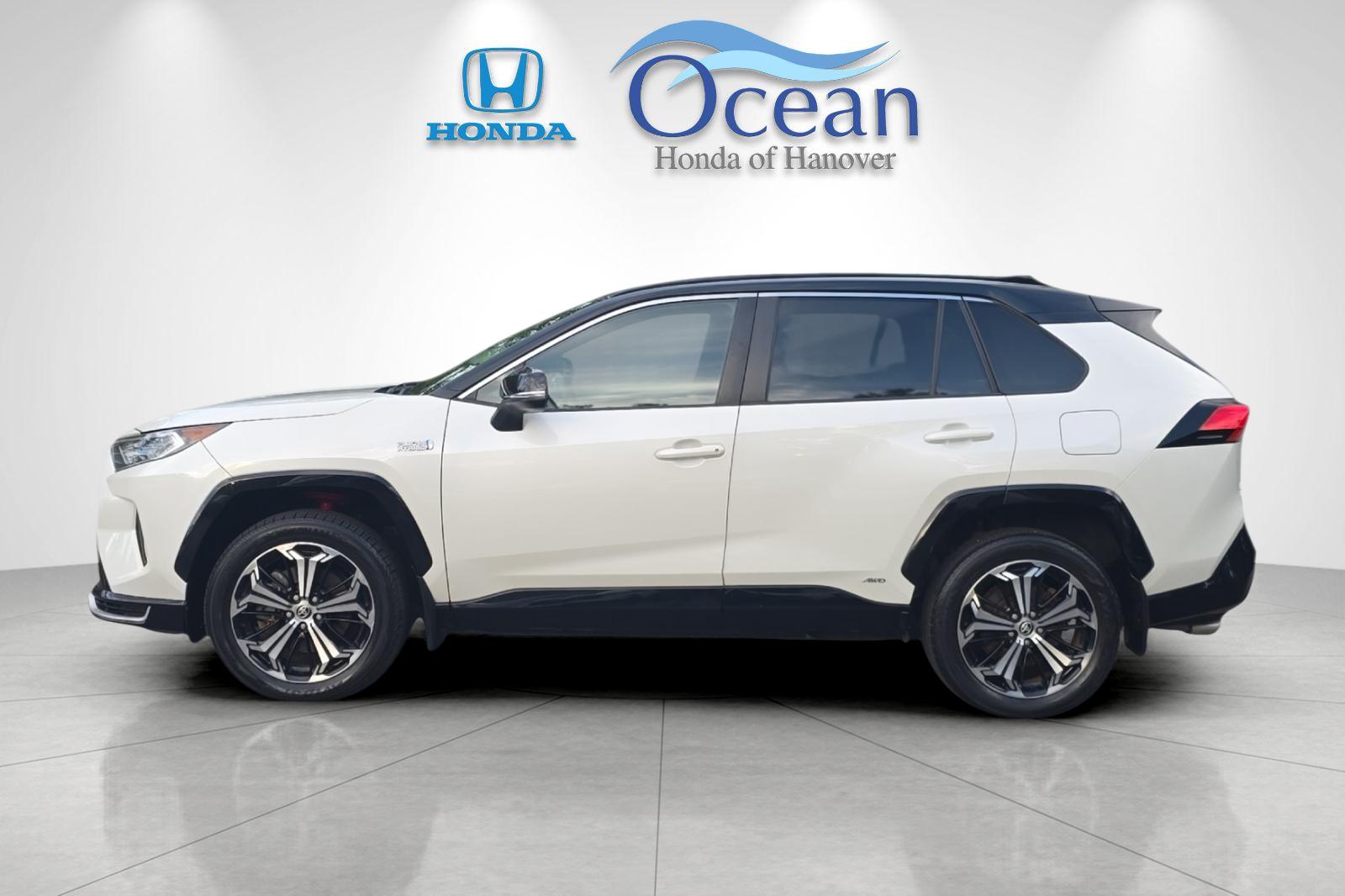 Used 2021 Blizzard Pearl w/Midnight Black Roof Toyota XSE image 6