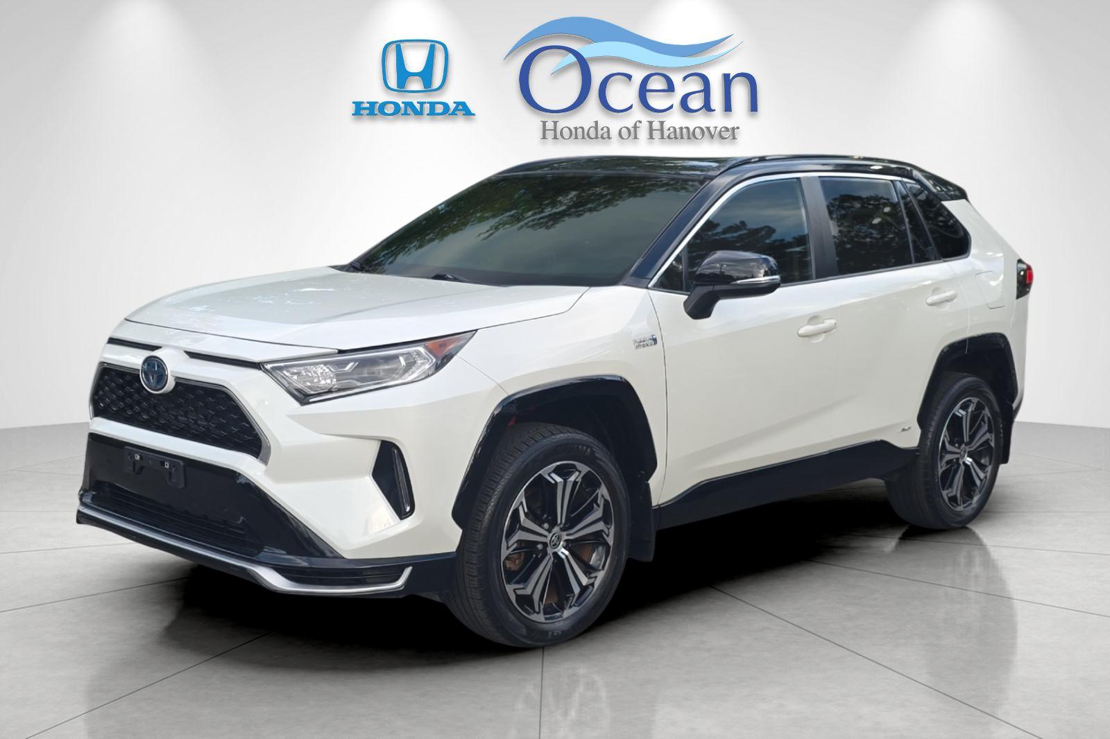 Used 2021 Blizzard Pearl w/Midnight Black Roof Toyota XSE image 7