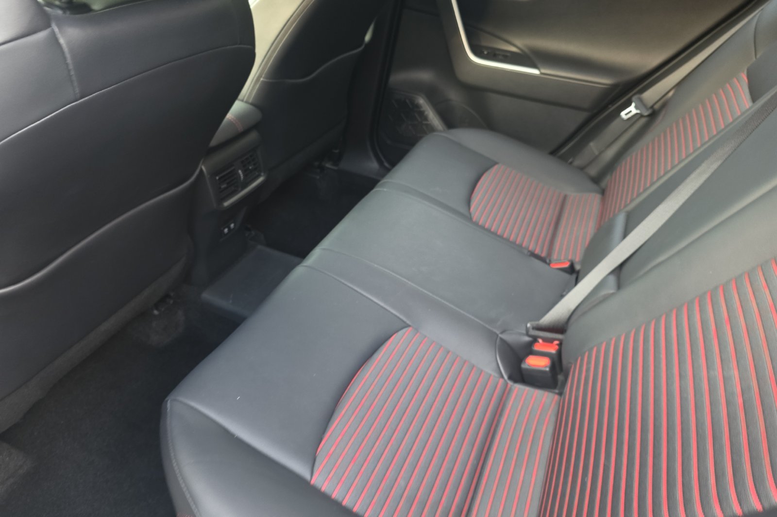 Used 2021 Blizzard Pearl w/Midnight Black Roof Toyota XSE image 13