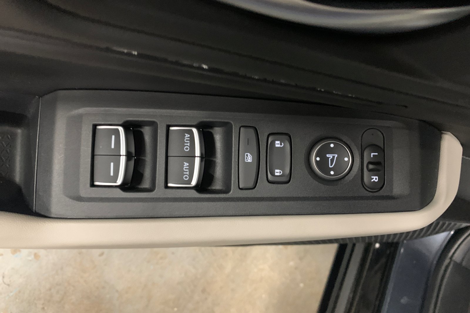 Certified Used 2025  Honda EX-L image 11