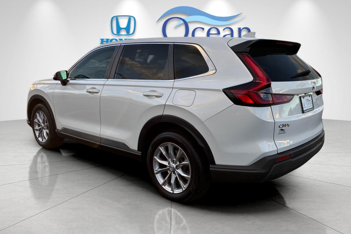 Used 2023 Platinum White Pearl Honda EX image 5