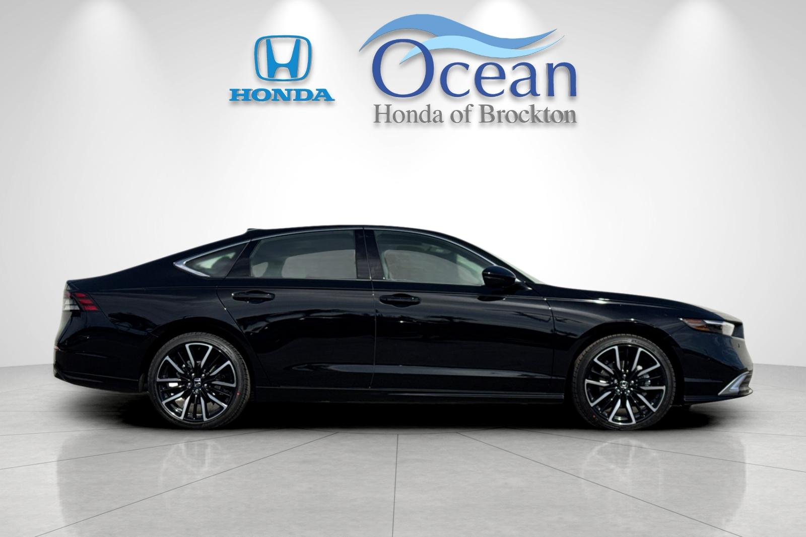 New 2026 Crystal Black Pearl Honda Touring image 6