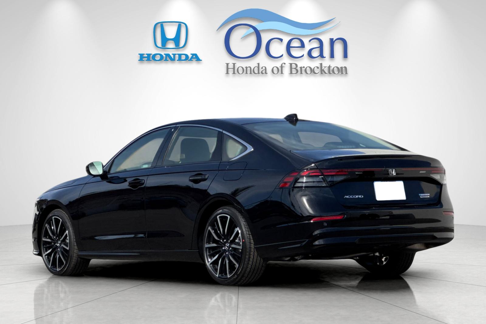 New 2026 Crystal Black Pearl Honda Touring image 3
