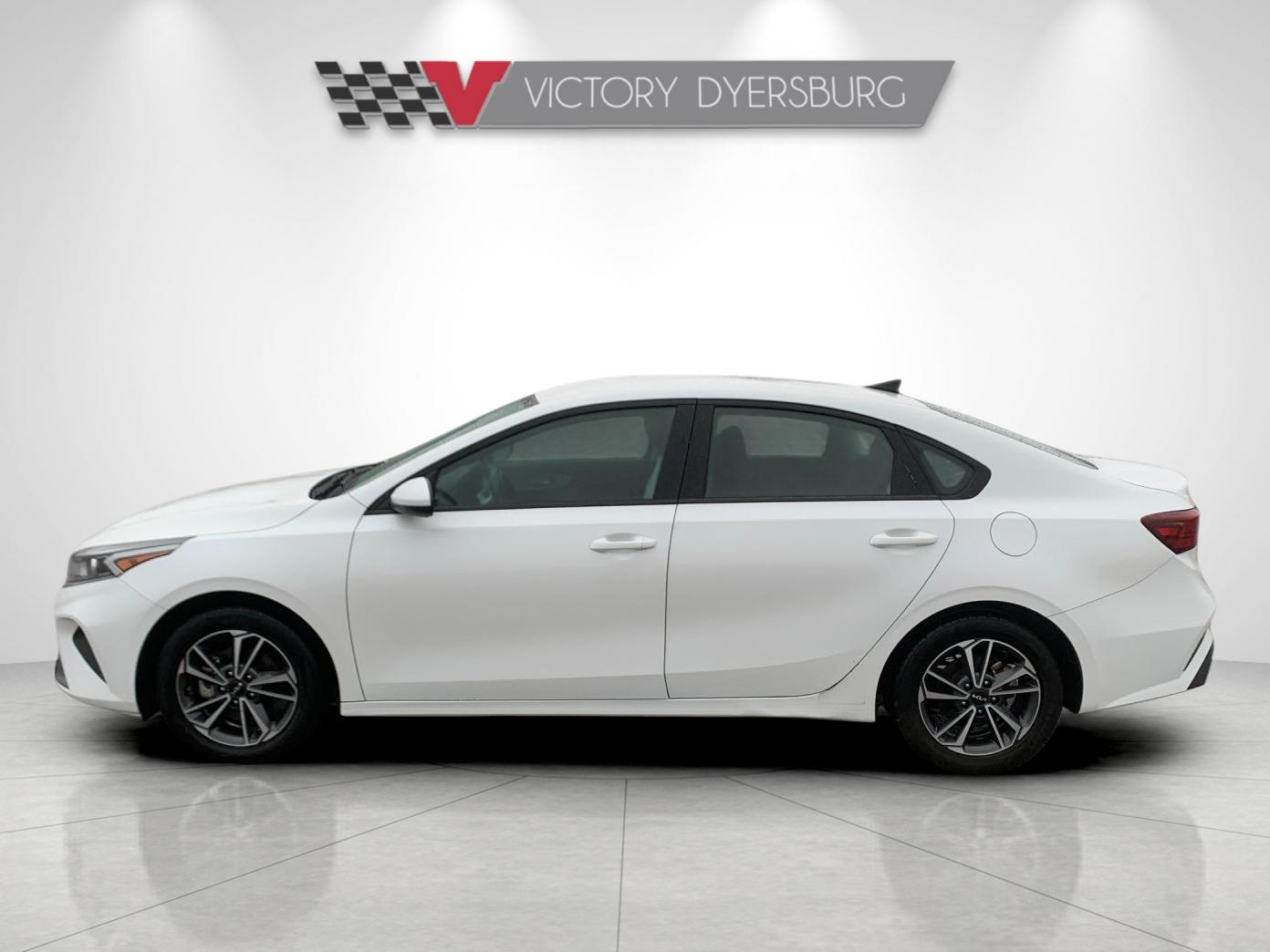 Used 2022 White Kia LXS image 7