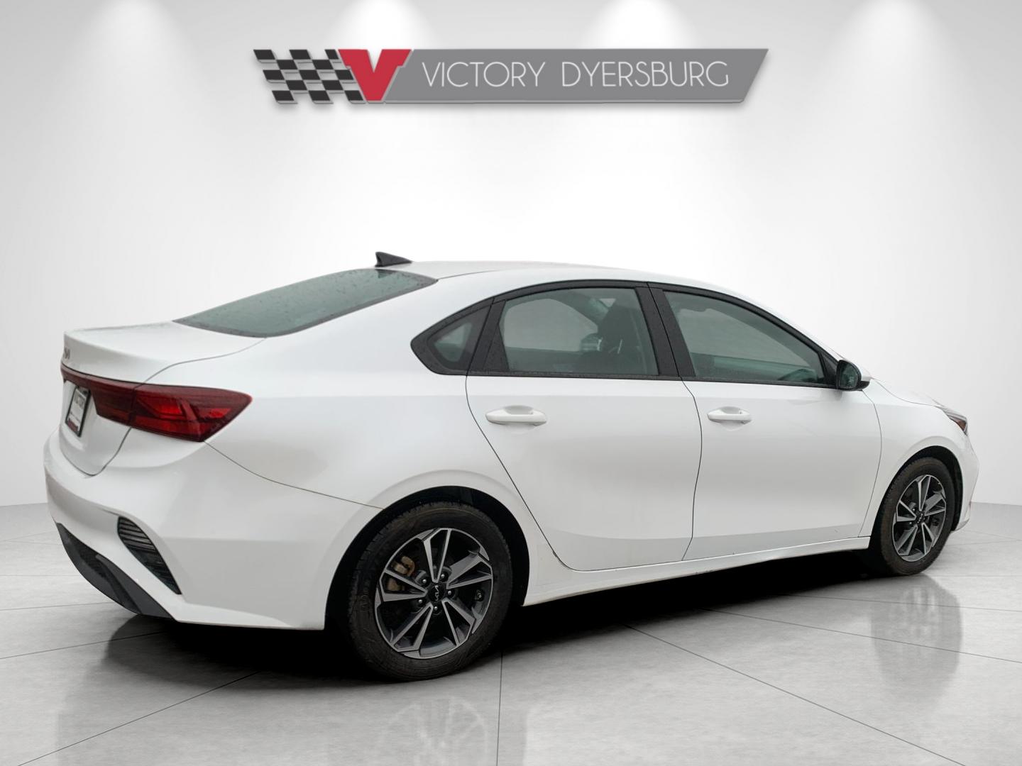 Used 2022 White Kia LXS image 4