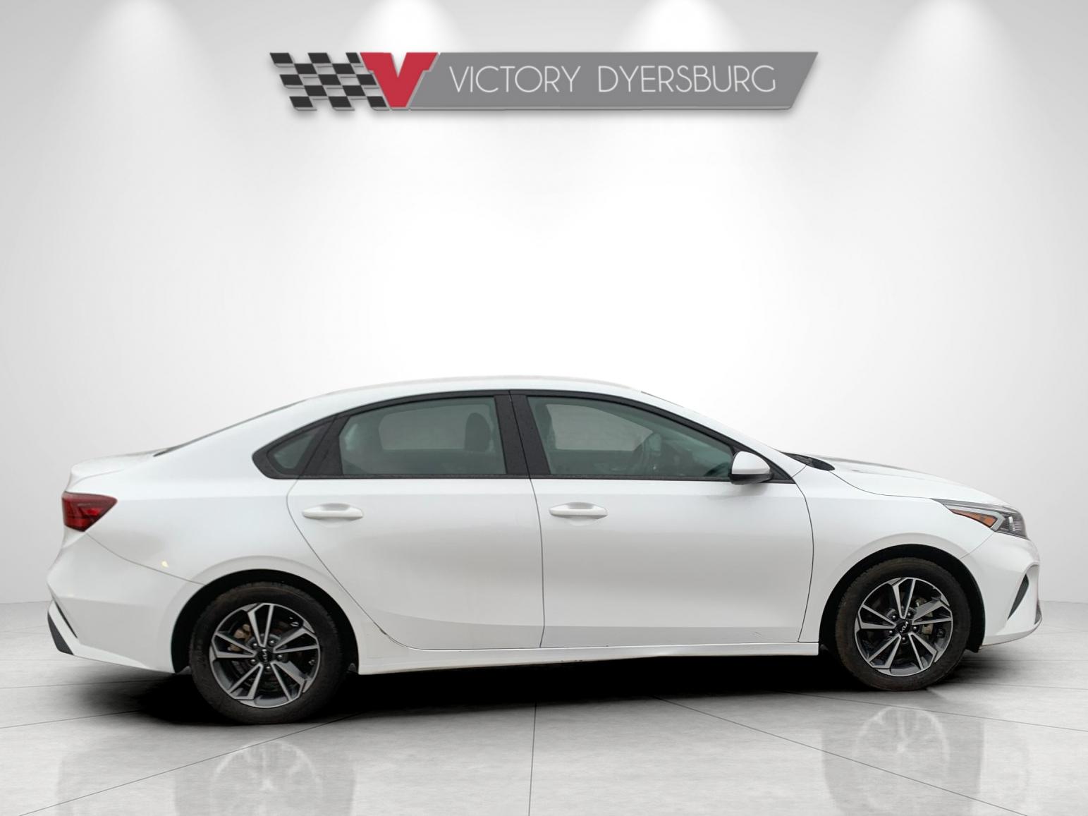 Used 2022 White Kia LXS image 3