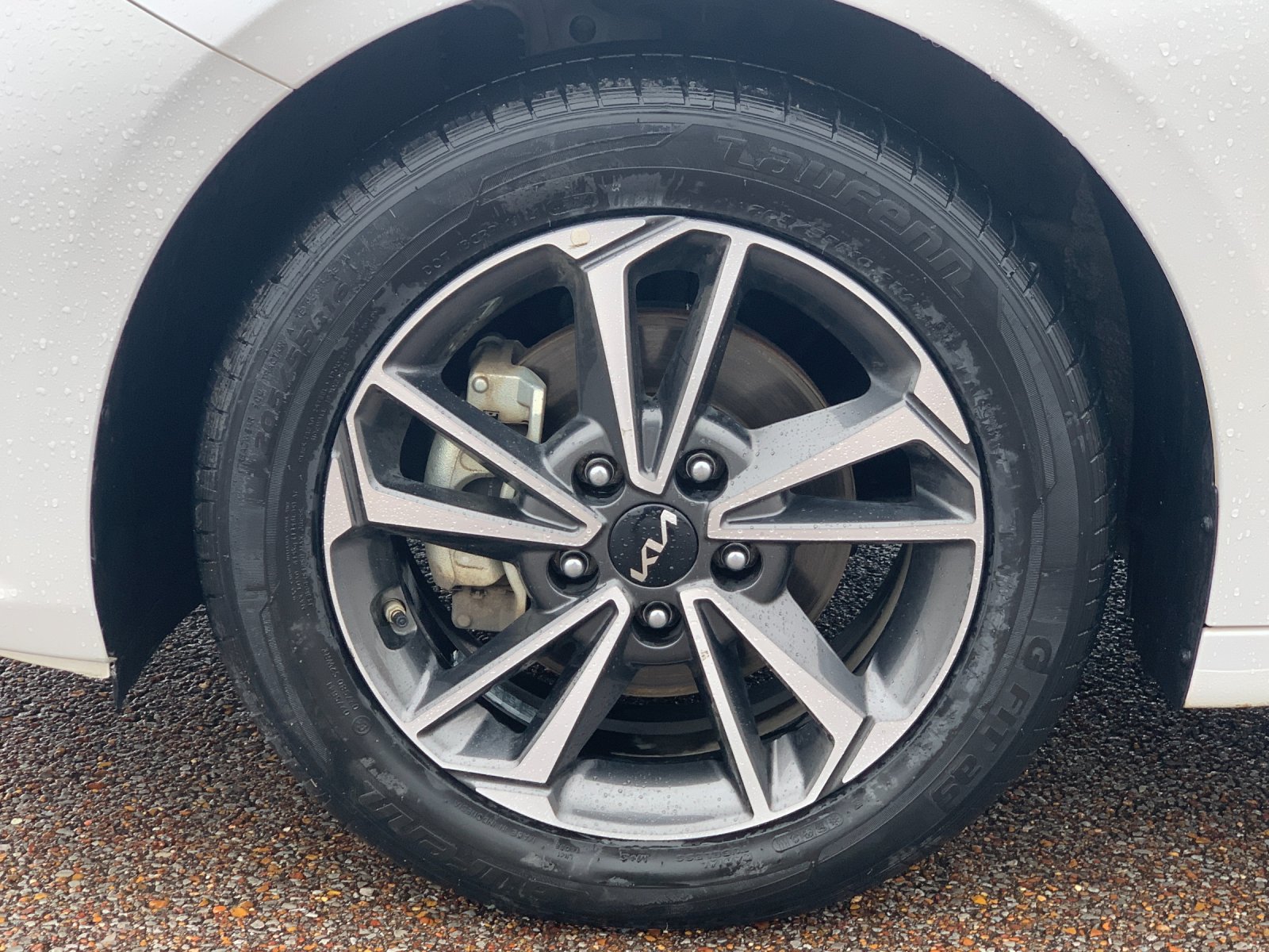 Used 2022 White Kia LXS image 35