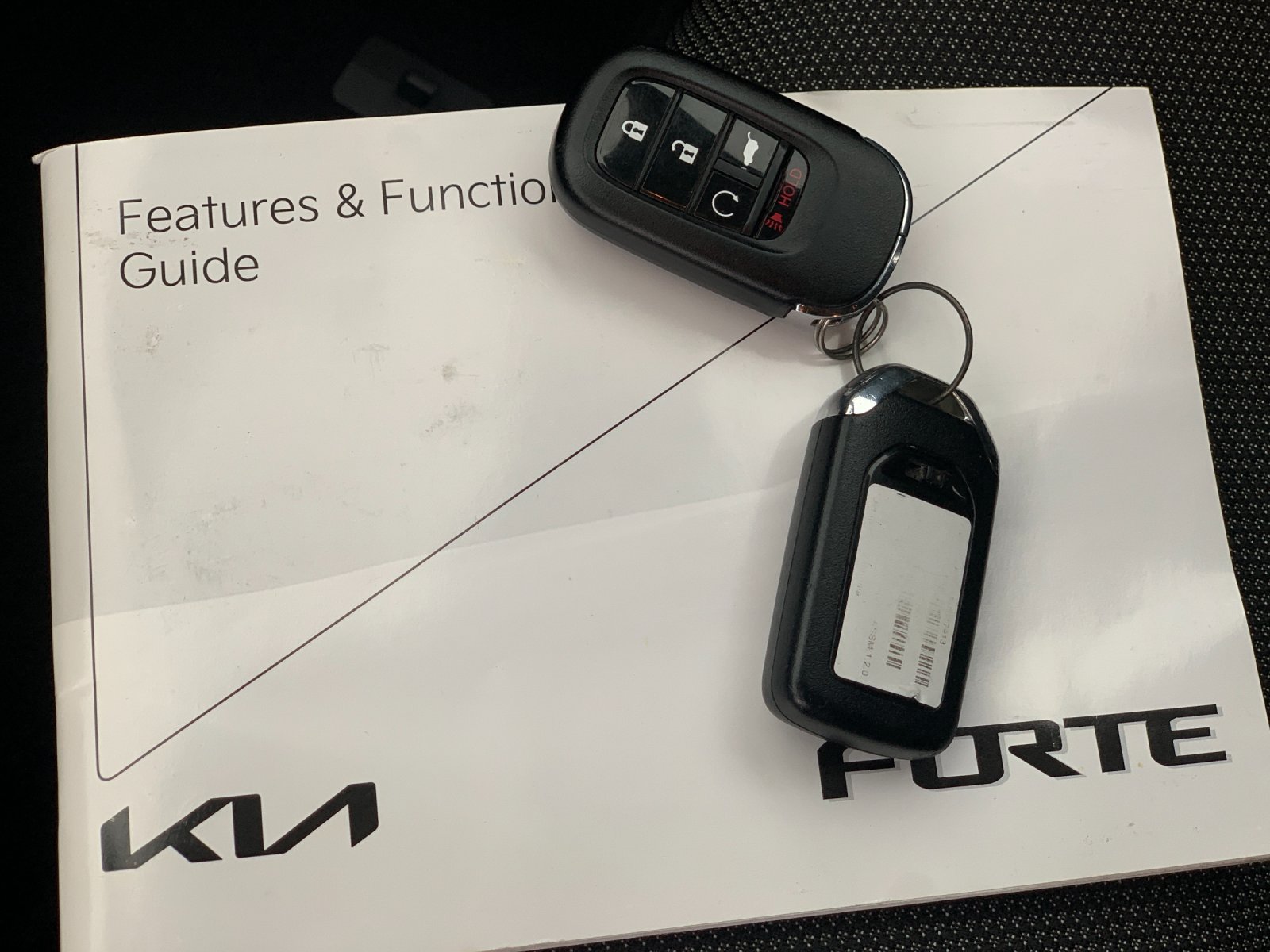 Used 2022 White Kia LXS image 10