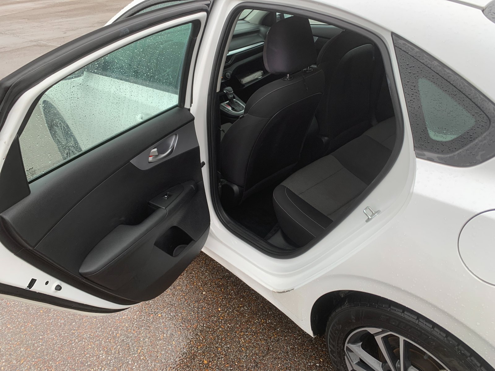 Used 2022 White Kia LXS image 15