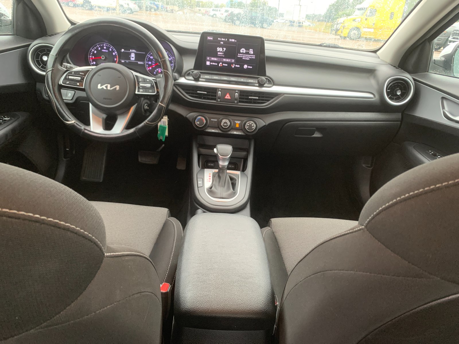 Used 2022 White Kia LXS image 17