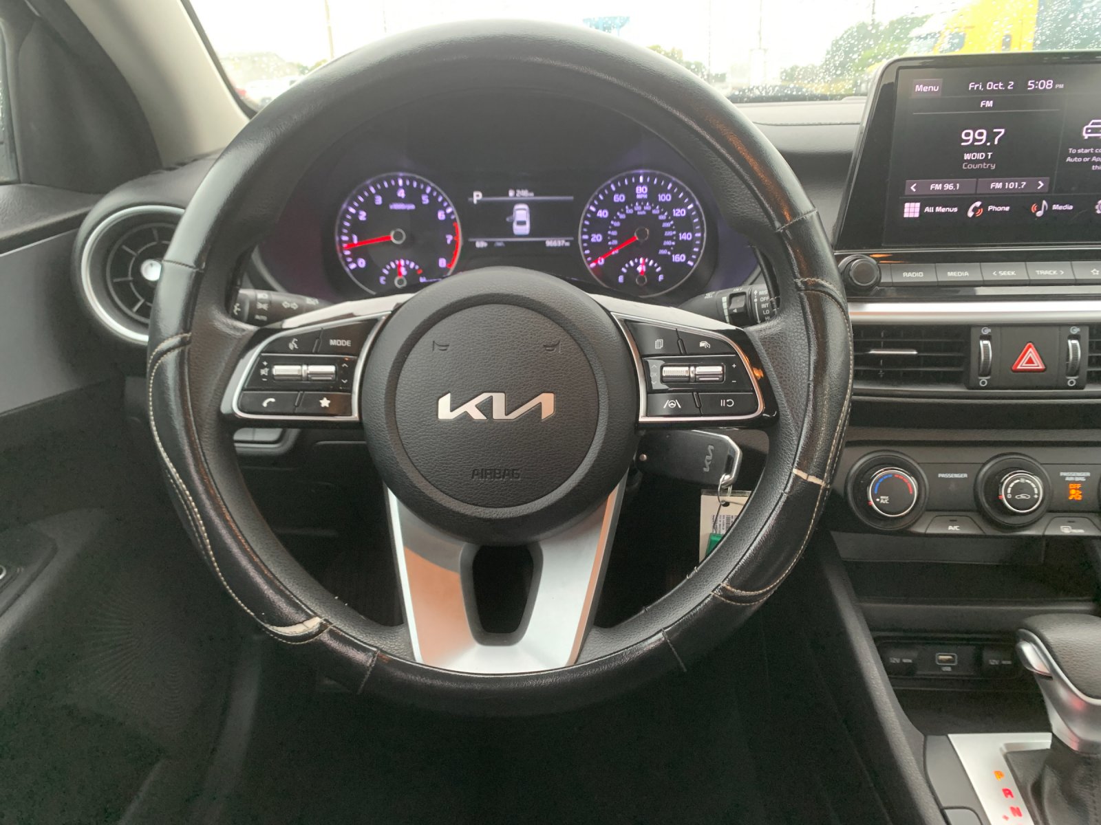 Used 2022 White Kia LXS image 18