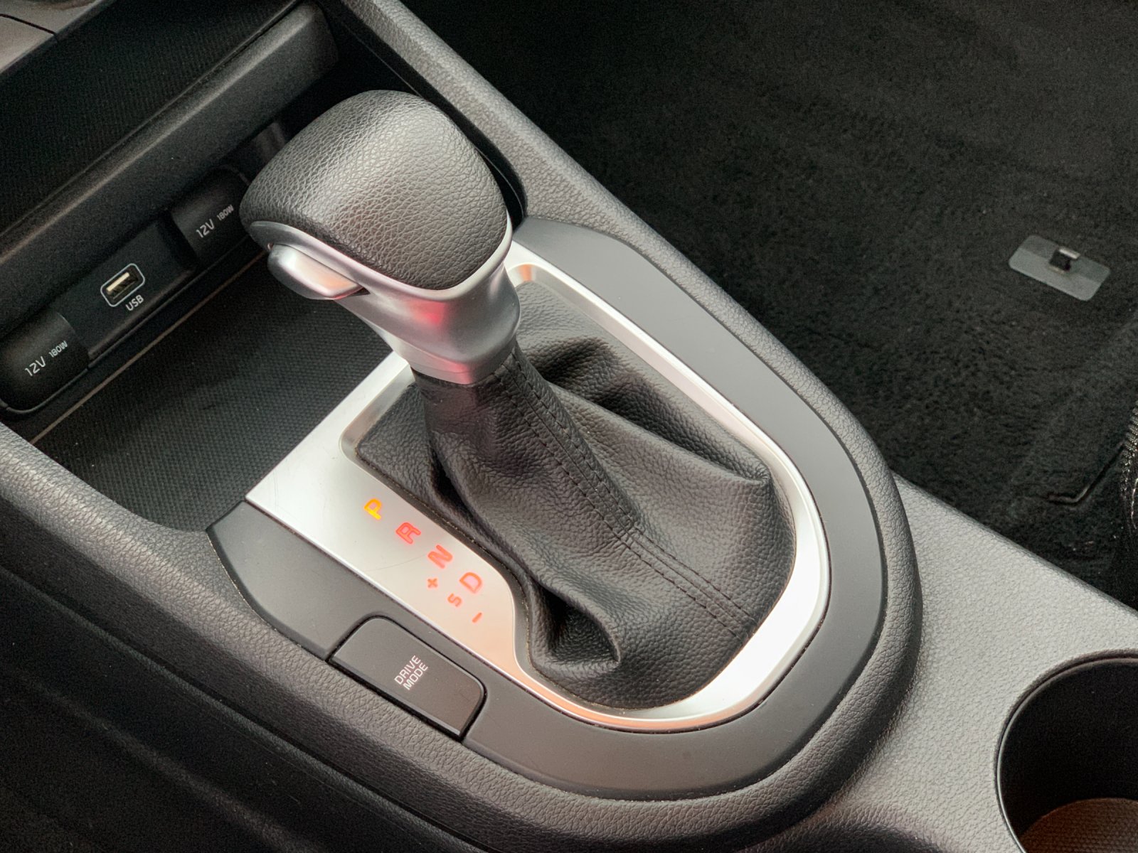 Used 2022 White Kia LXS image 27