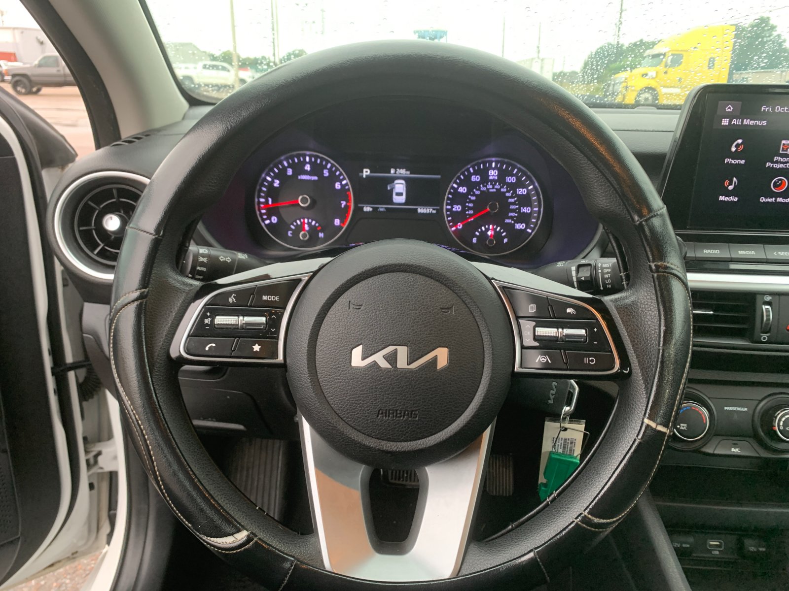 Used 2022 White Kia LXS image 29