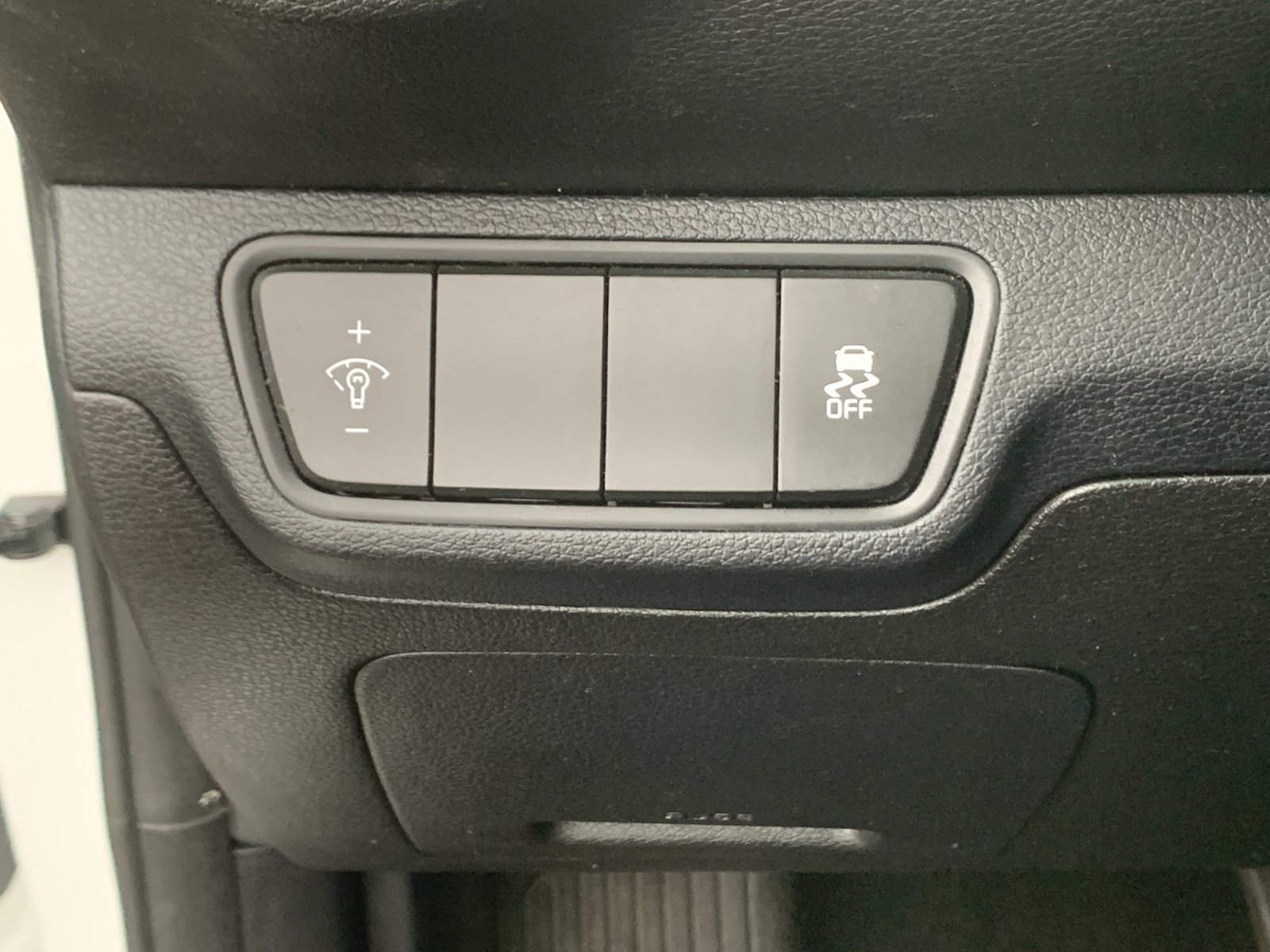 Used 2022 White Kia LXS image 34