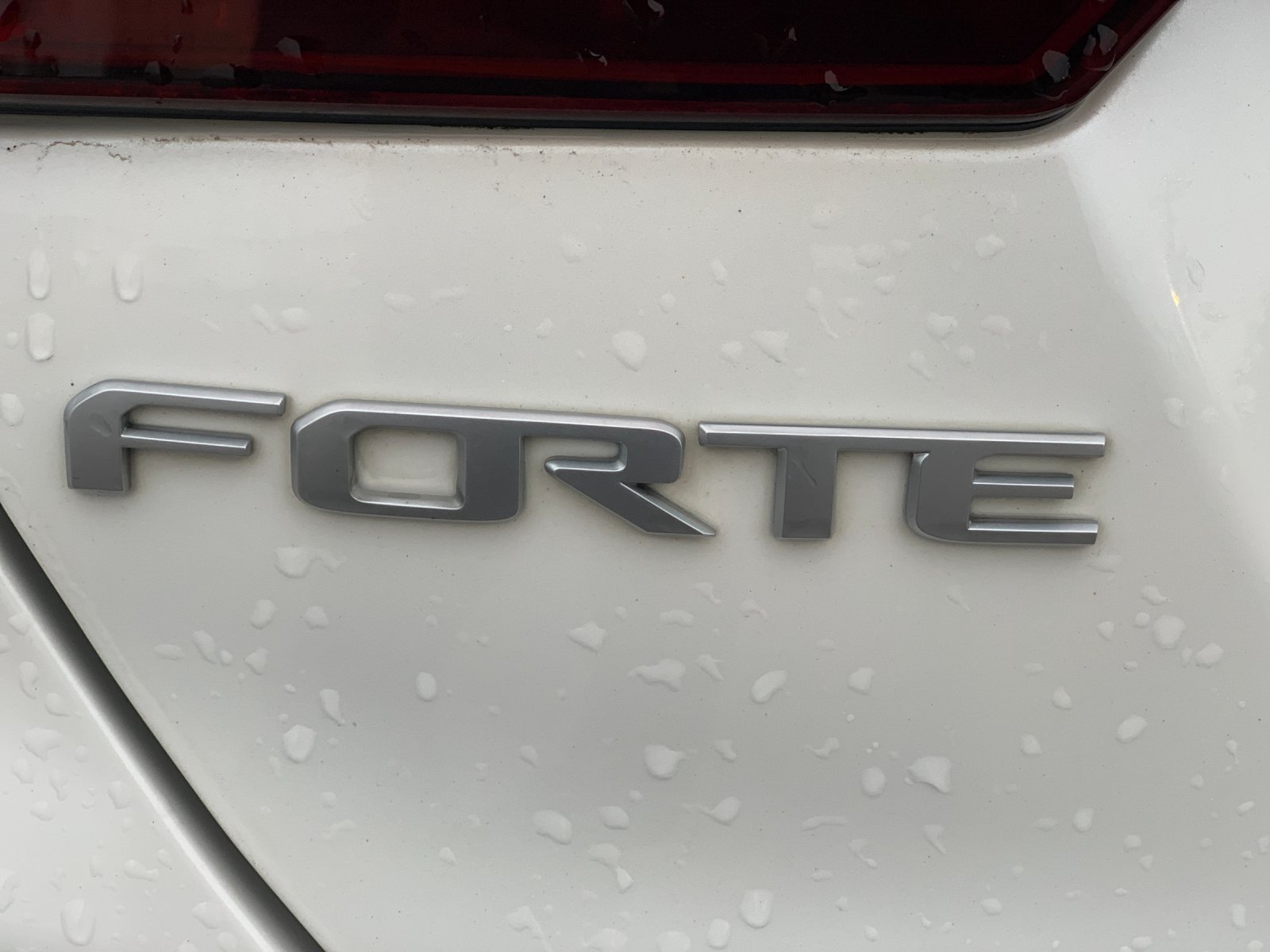 Used 2022 White Kia LXS image 36
