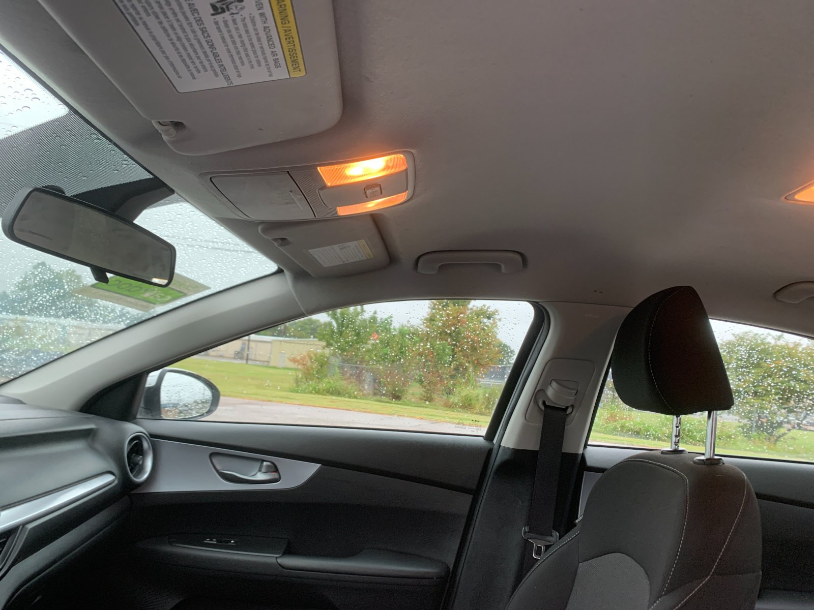 Used 2022 White Kia LXS image 19