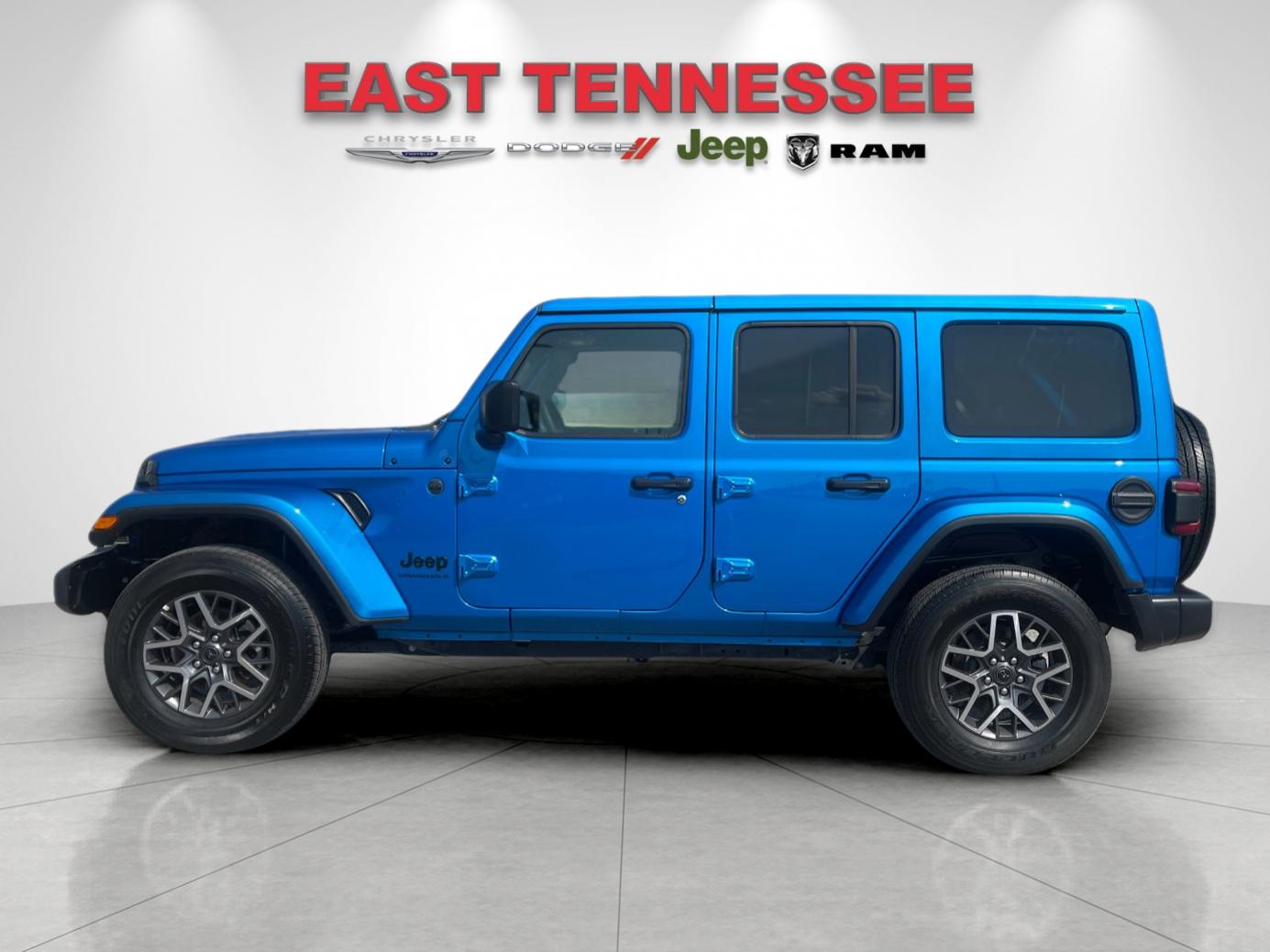 Used 2025 Blue Jeep Sahara image 6