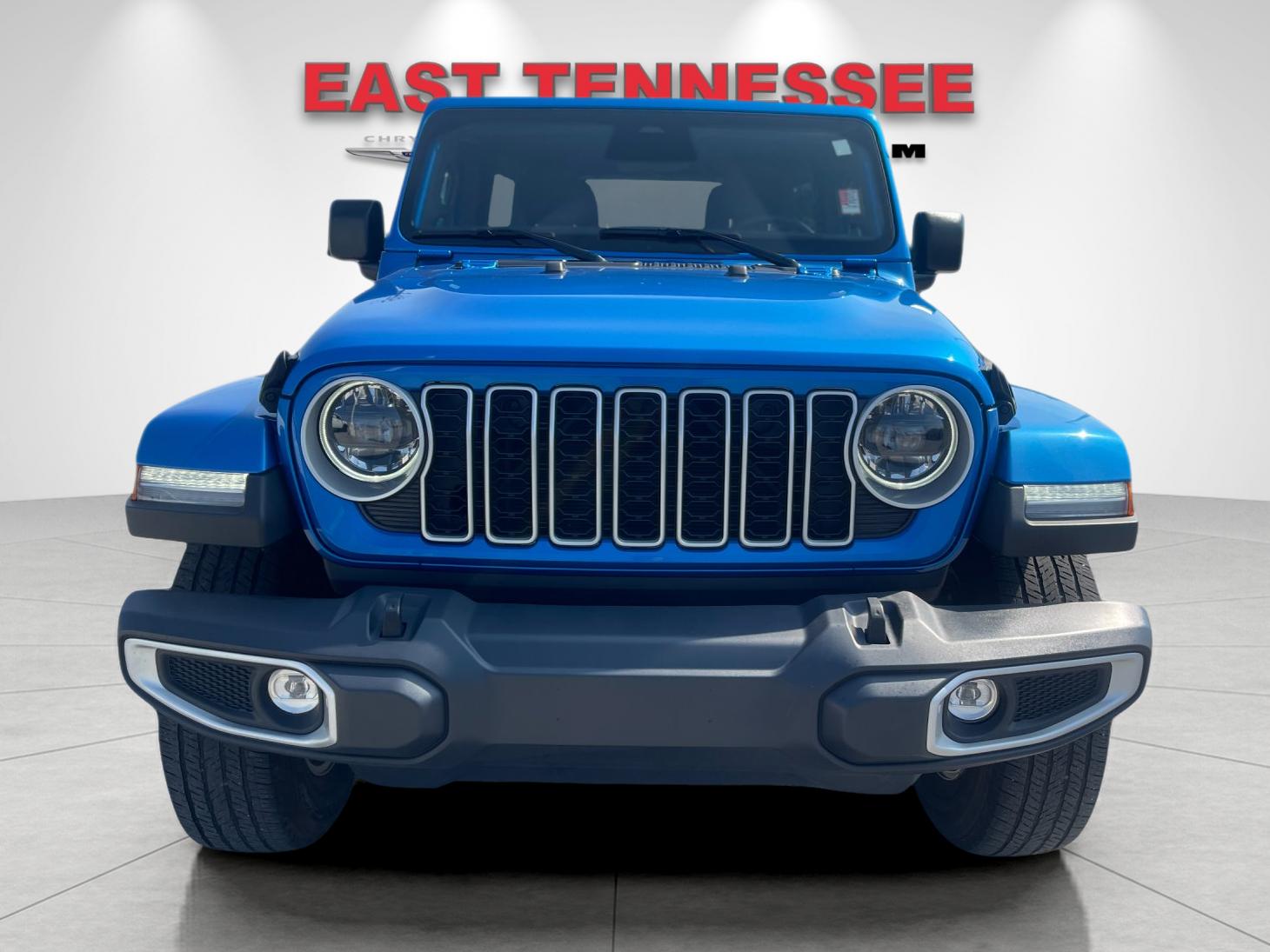 Used 2025 Blue Jeep Sahara image 9