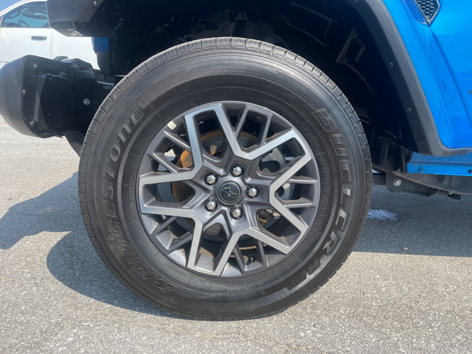 Used 2025 Blue Jeep Sahara image 32