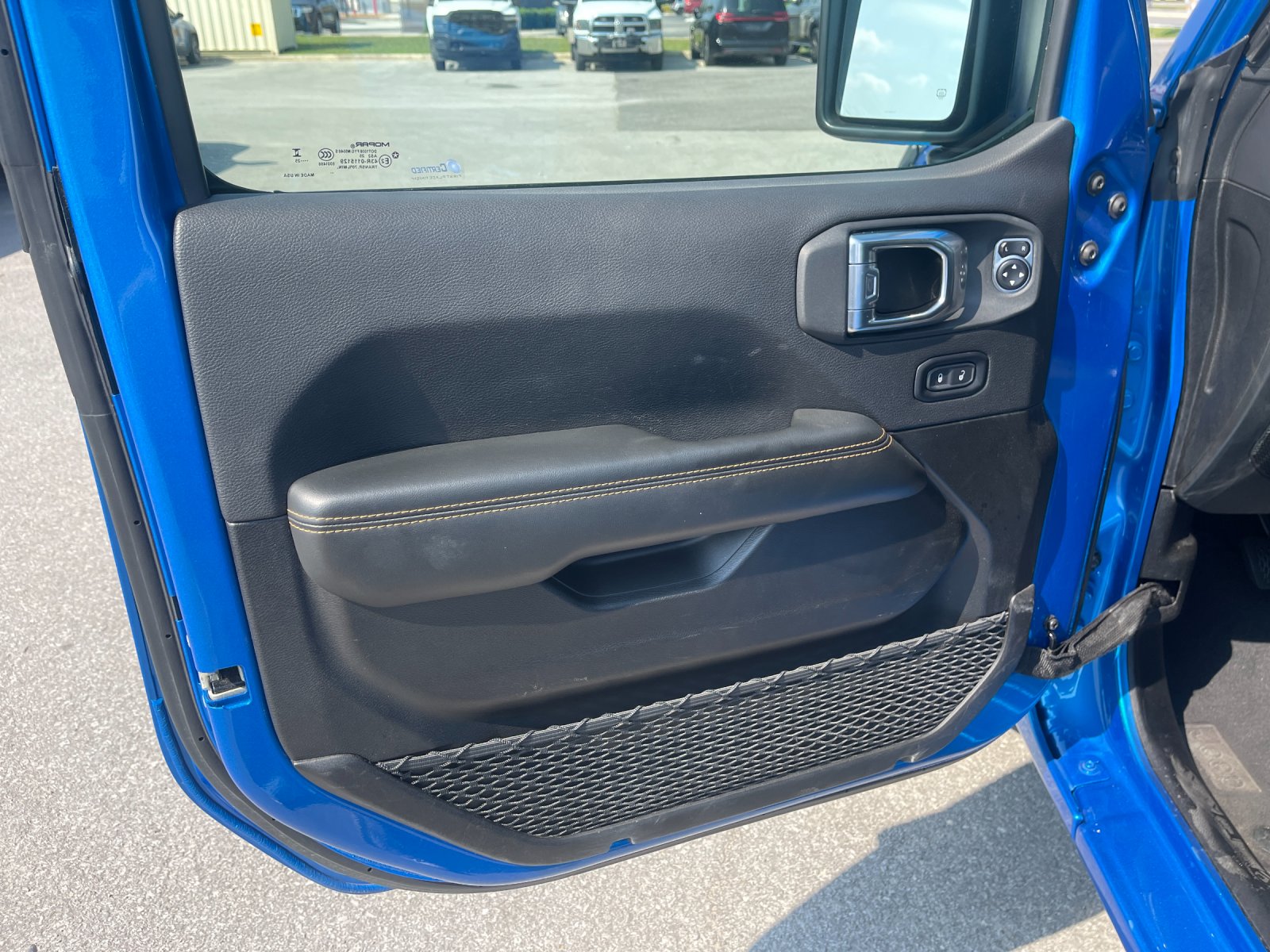 Used 2025 Blue Jeep Sahara image 11
