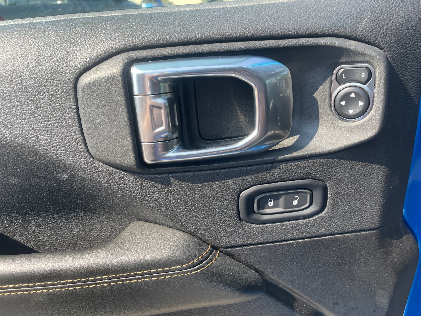 Used 2025 Blue Jeep Sahara image 12