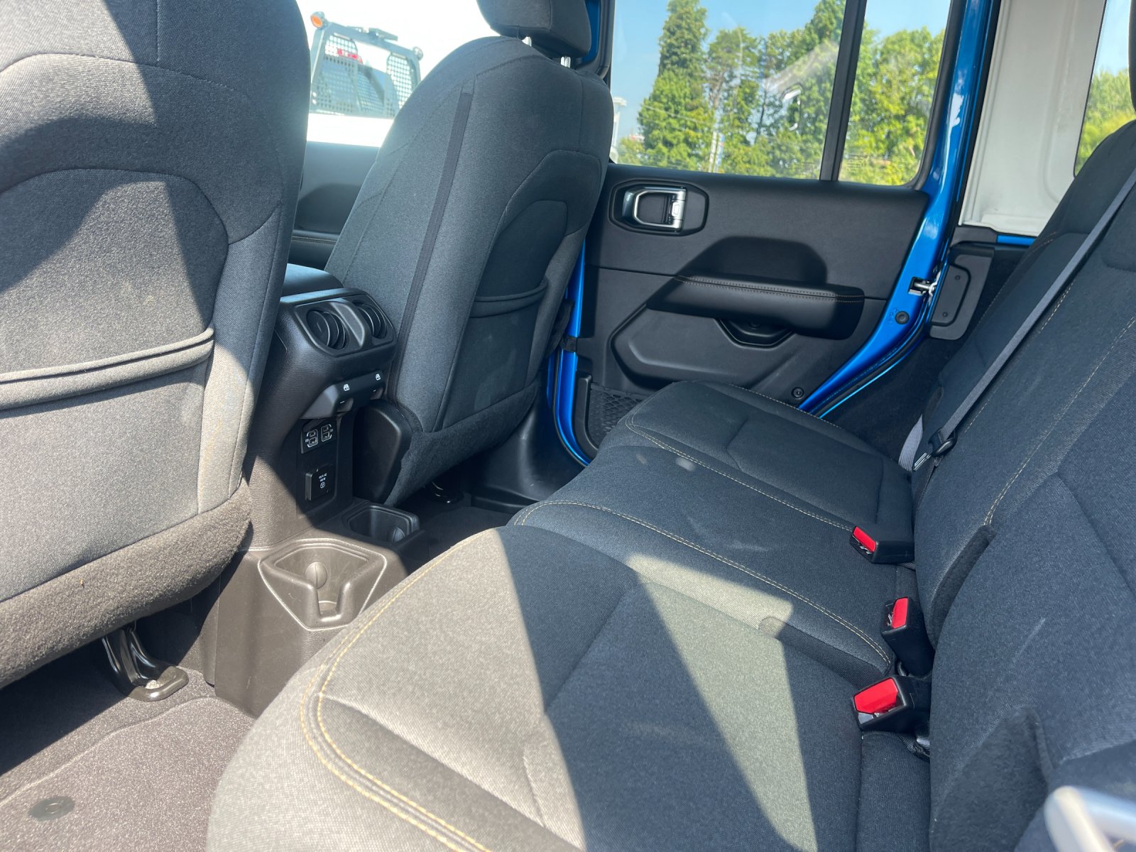 Used 2025 Blue Jeep Sahara image 13