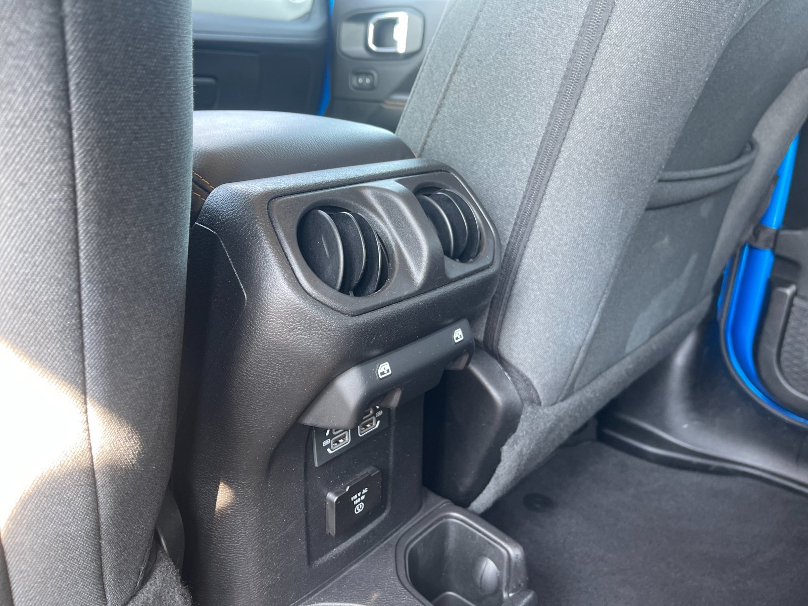 Used 2025 Blue Jeep Sahara image 14