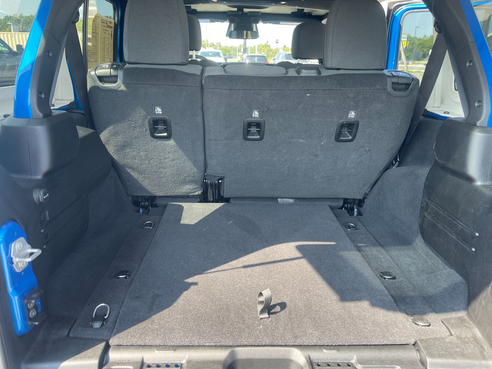 Used 2025 Blue Jeep Sahara image 17