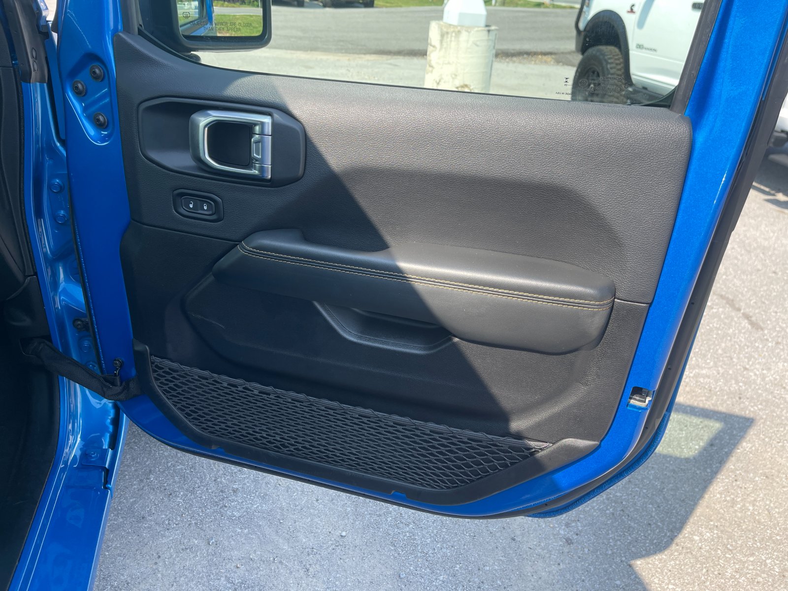 Used 2025 Blue Jeep Sahara image 20