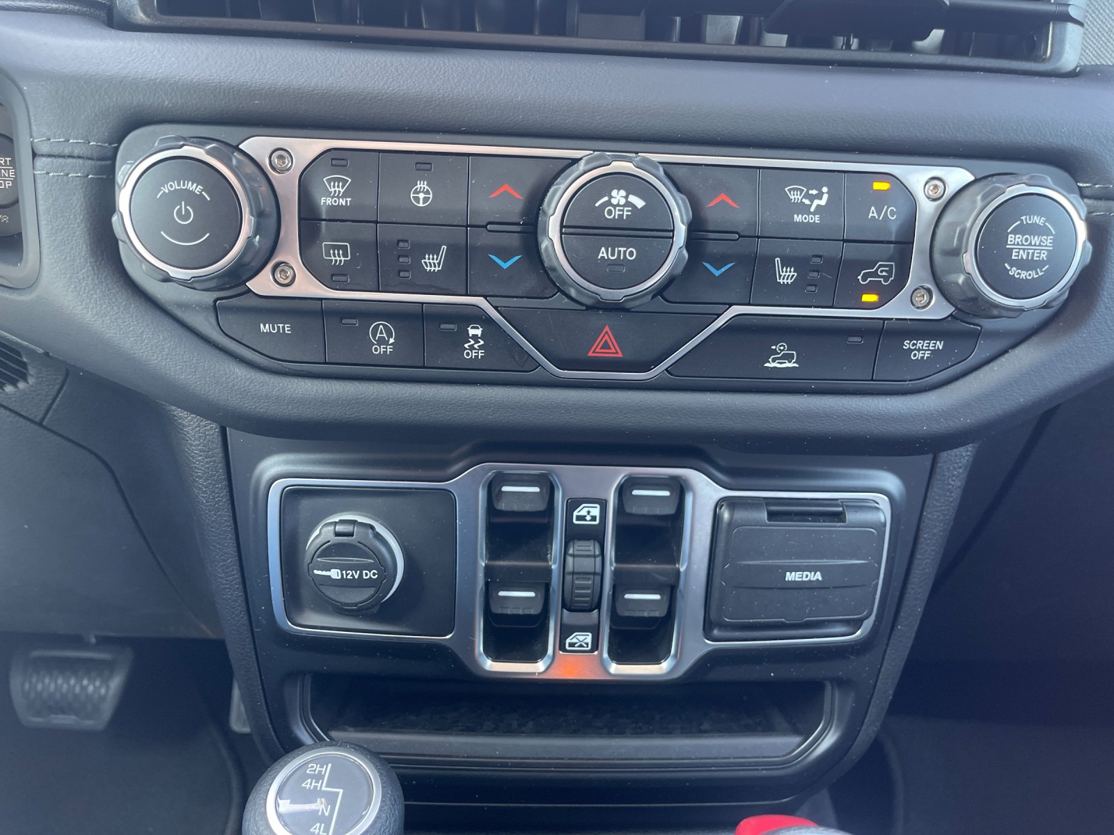 Used 2025 Blue Jeep Sahara image 23