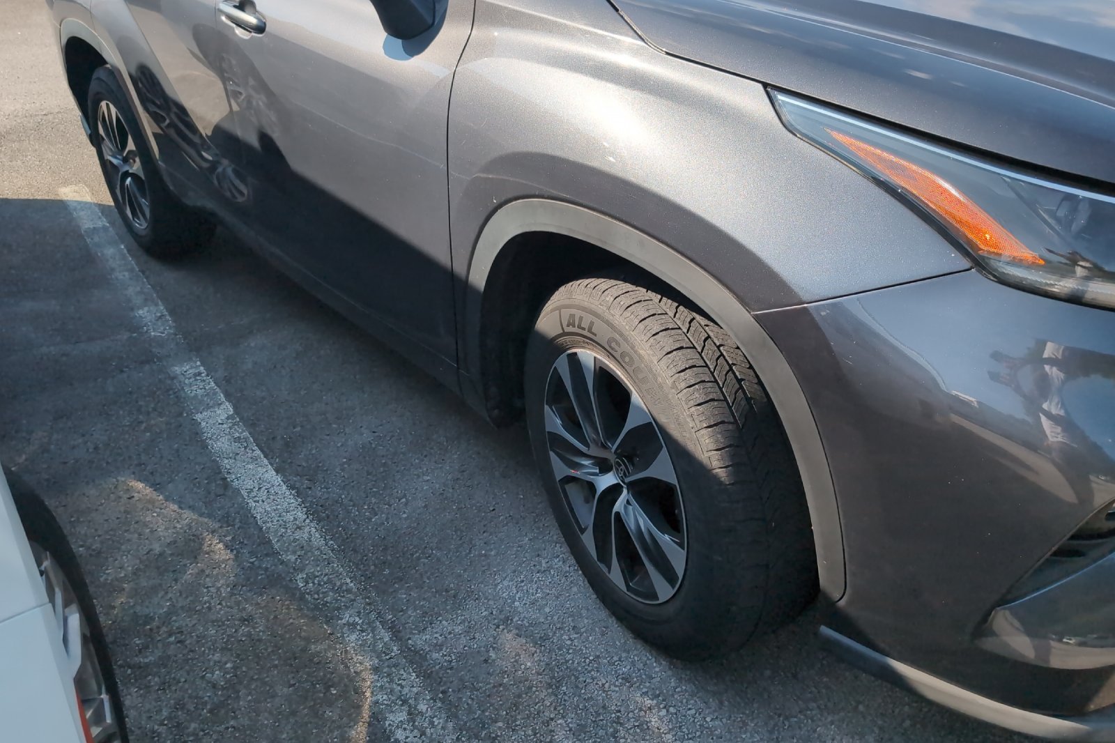 Used 2021 Gray Toyota XLE image 3
