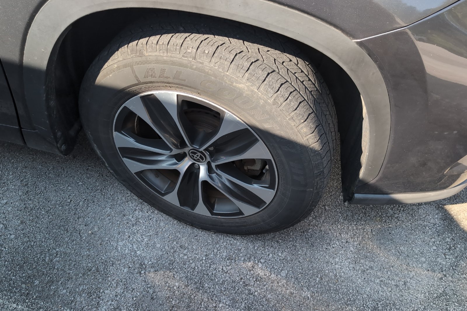 Used 2021 Gray Toyota XLE image 4