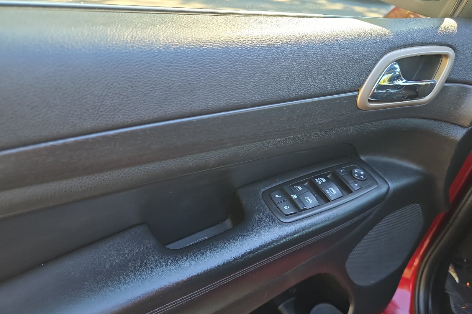 Used 2015 Deep Cherry Red Crystal Pearlcoat Jeep Altitude image 12