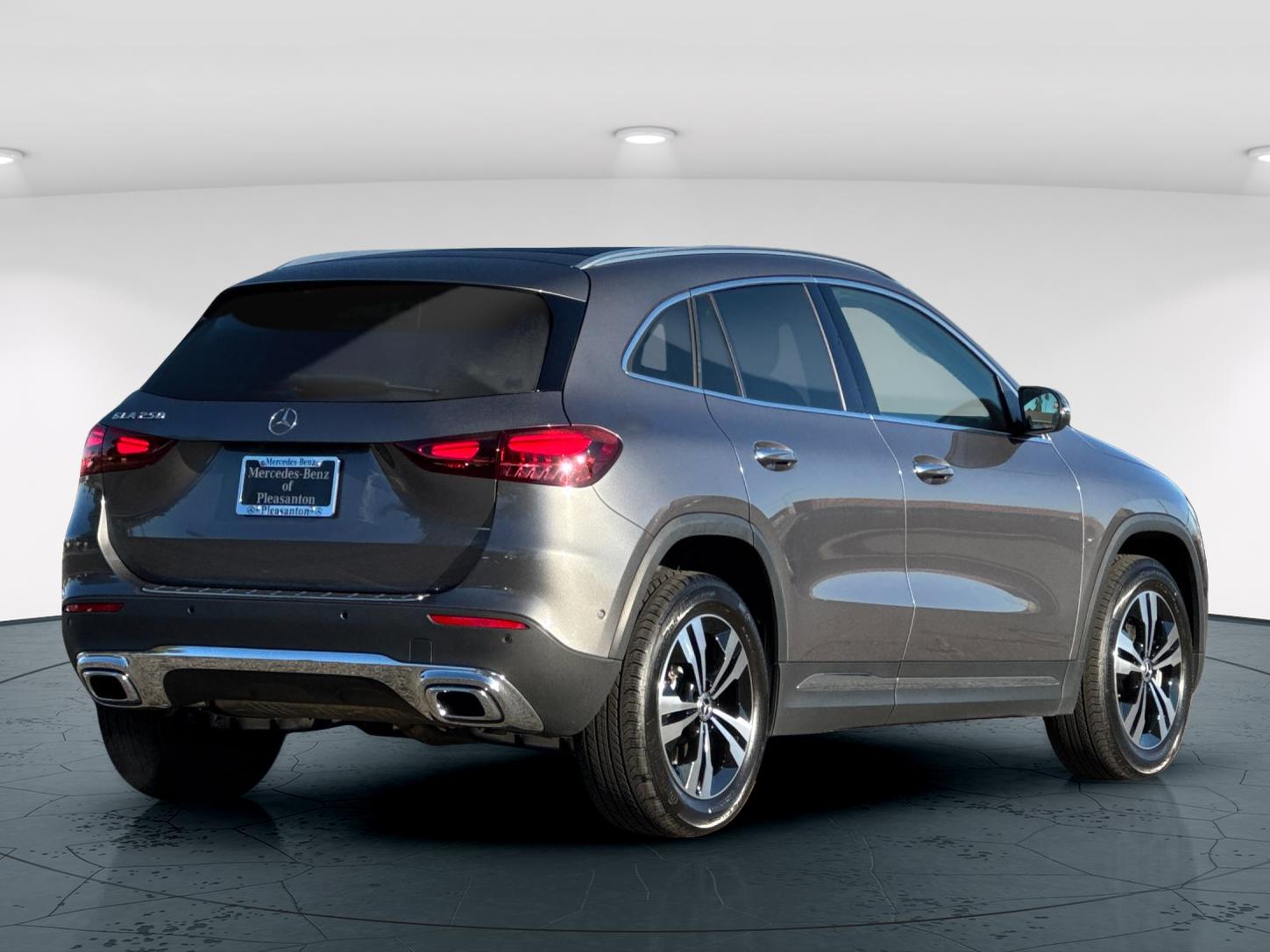 Used 2026 Mountain Grey Metallic Mercedes-Benz GLA 250 4D Sport Utility image 6