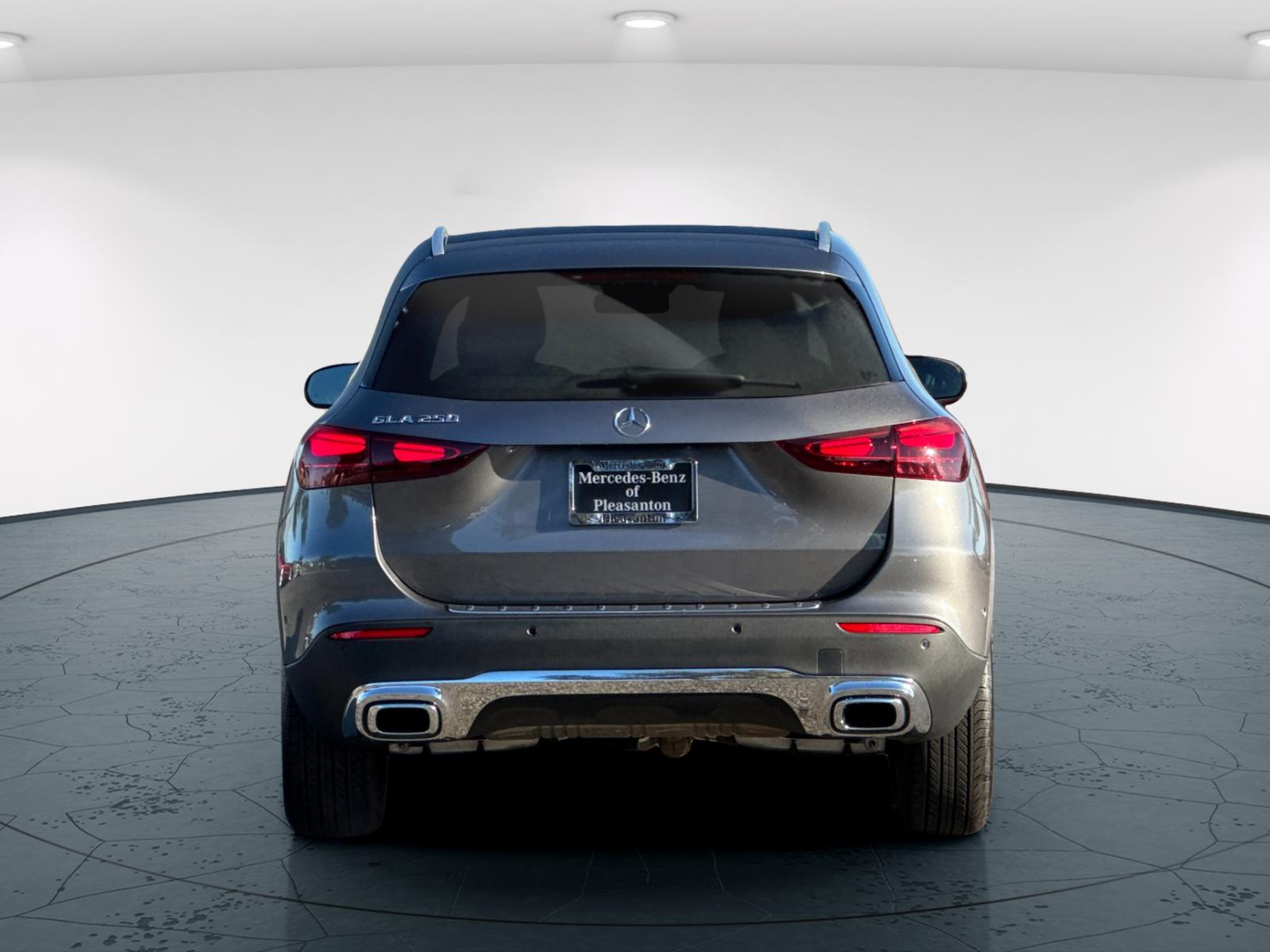 Used 2026 Mountain Grey Metallic Mercedes-Benz GLA 250 4D Sport Utility image 5