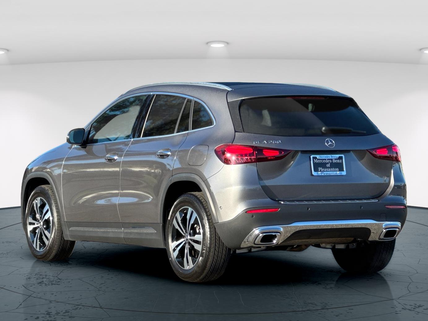 Used 2026 Mountain Grey Metallic Mercedes-Benz GLA 250 4D Sport Utility image 4