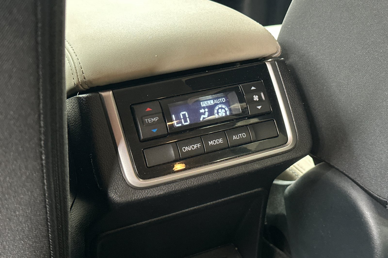 Certified Used 2022 White Subaru Premium image 17