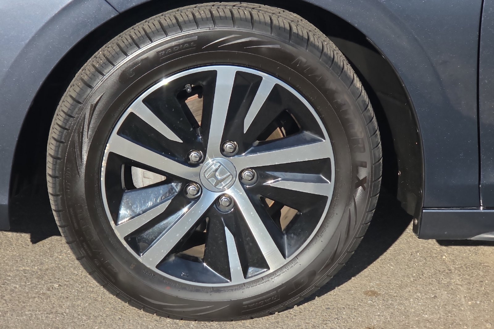 Used 2024 Meteorite Gray Metallic Honda LX image 23
