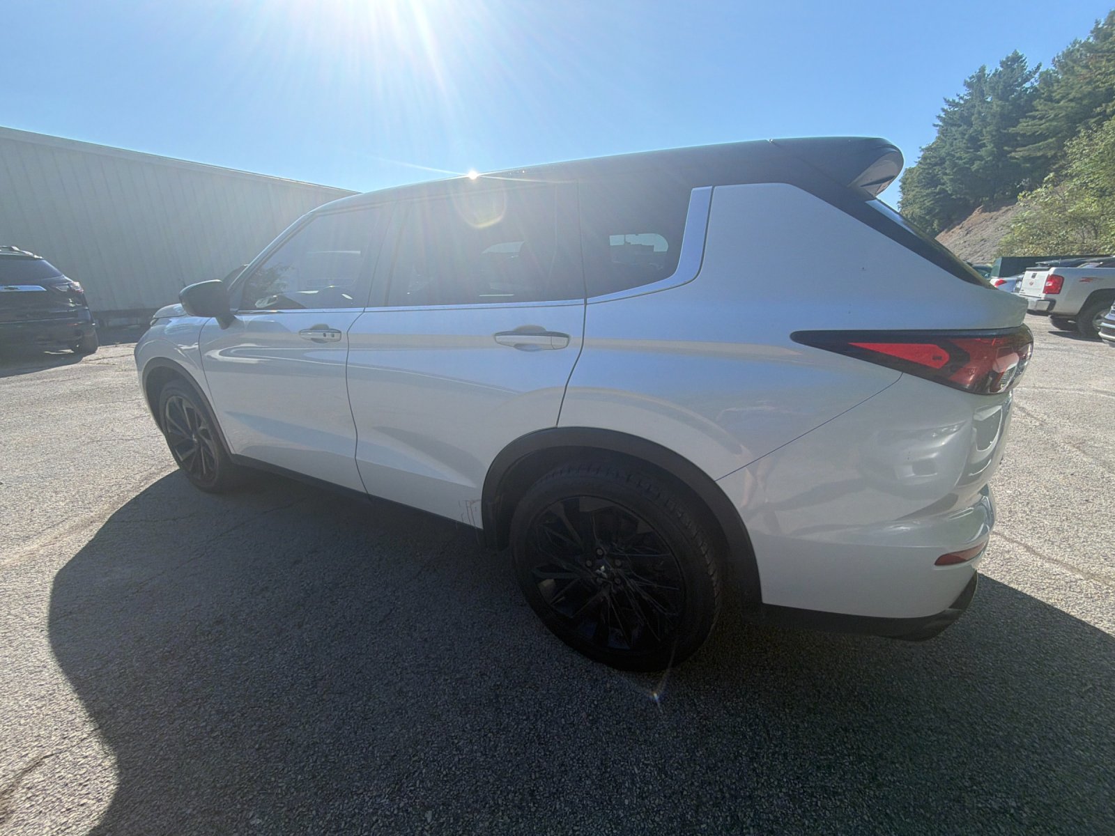 Used 2023  Mitsubishi SEL Black Edition image 3