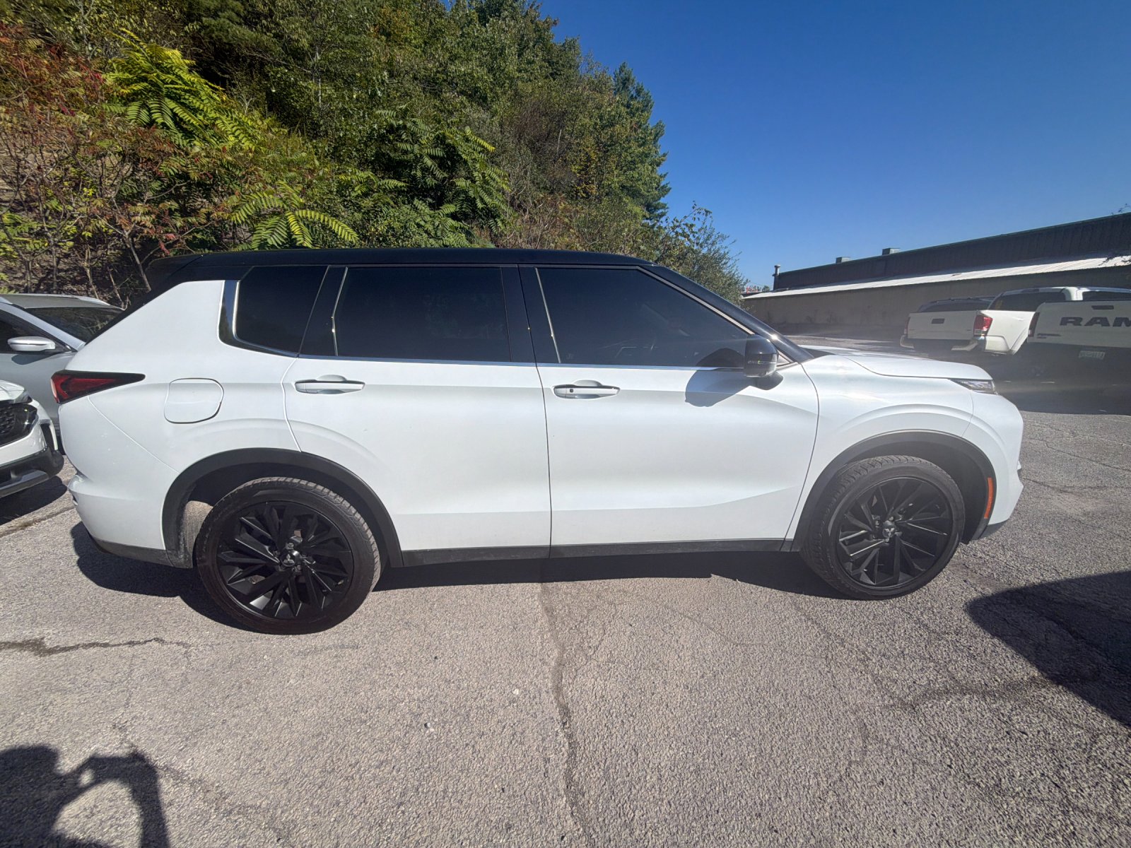 Used 2023  Mitsubishi SEL Black Edition image 6