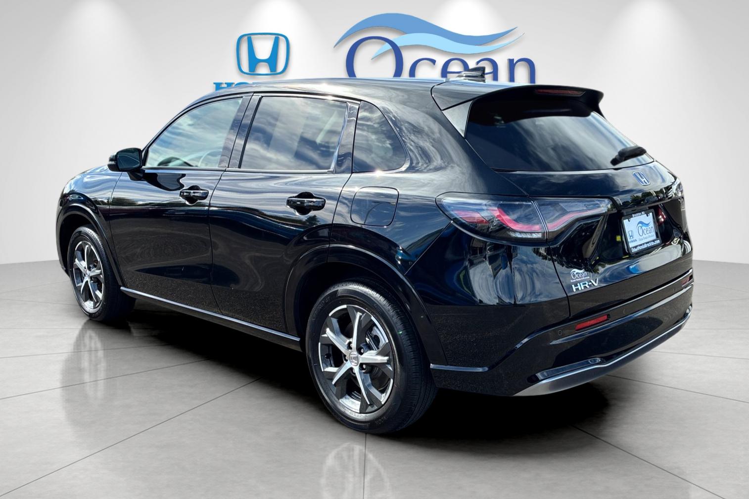 Used 2025 Crystal Black Honda EX-L image 5