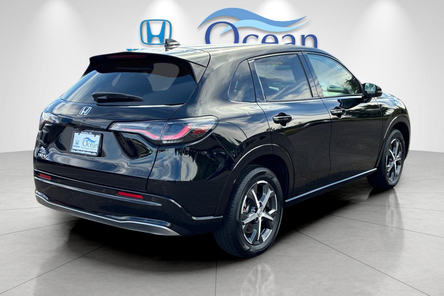 Used 2025 Crystal Black Honda EX-L image 3