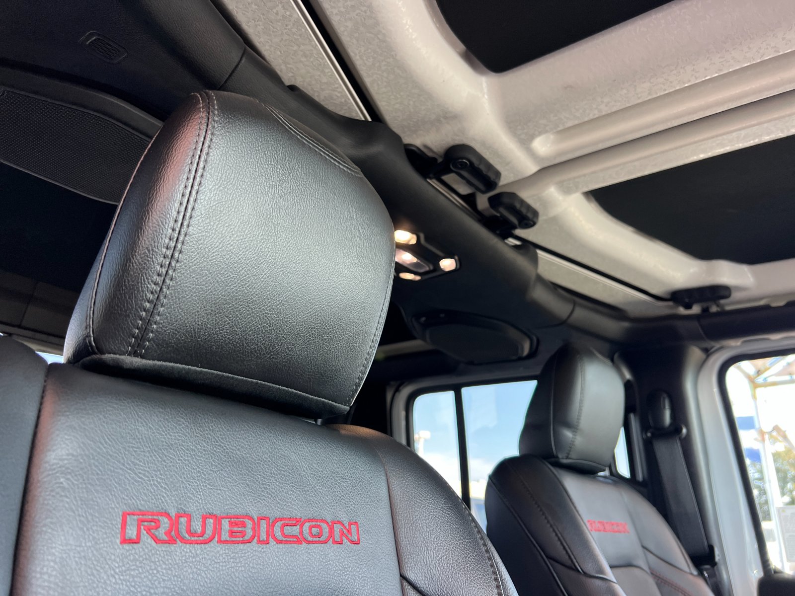 Used 2022 White Jeep Rubicon image 15