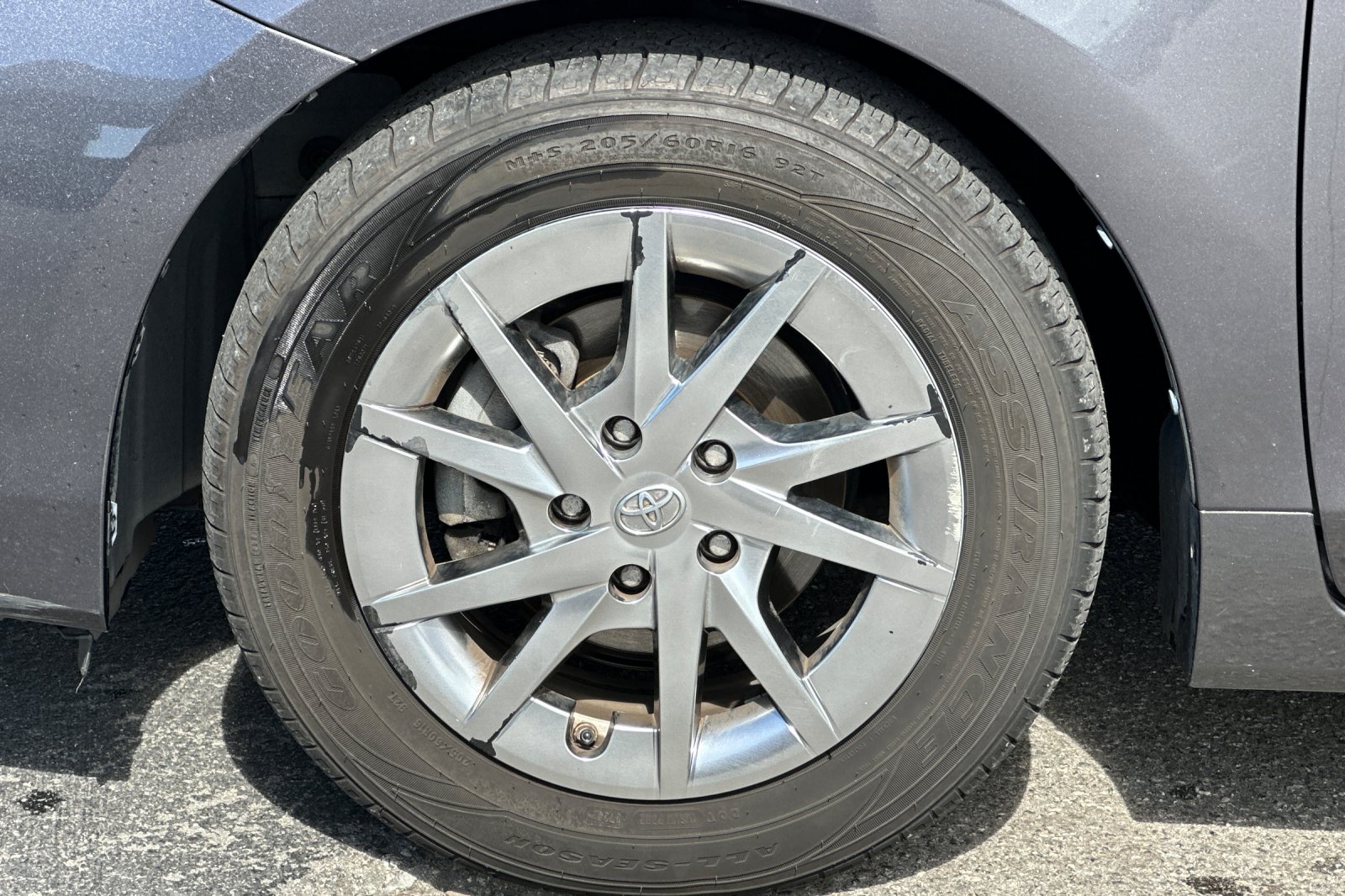 Used 2015 Gray Toyota Four image 33