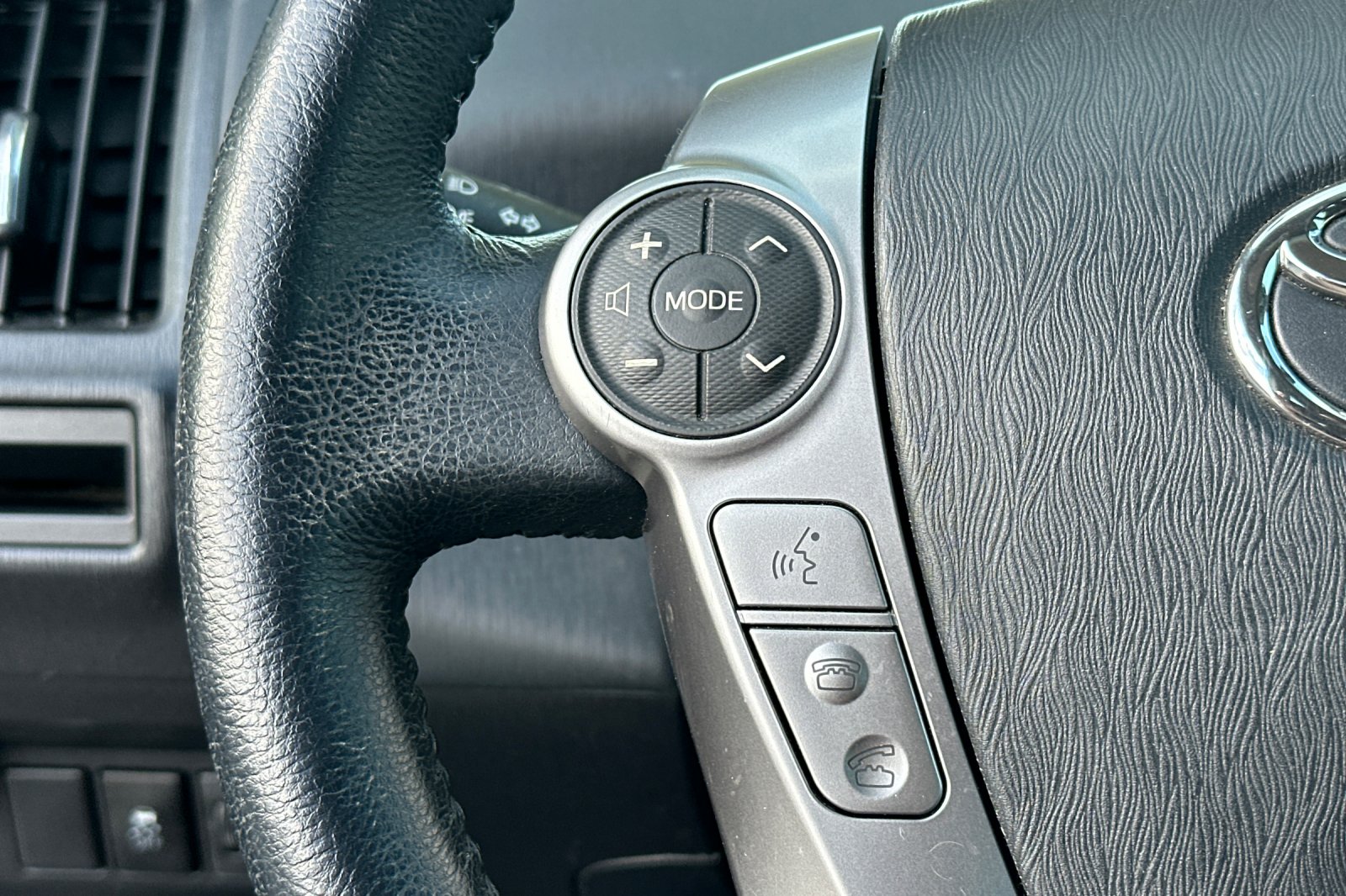 Used 2015 Gray Toyota Four image 28