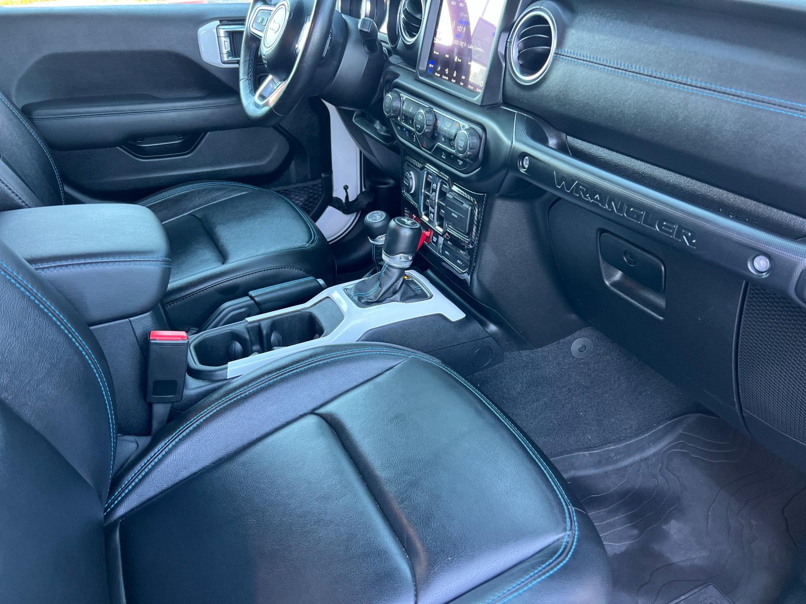 Used 2023 White Jeep Rubicon 4xe image 15