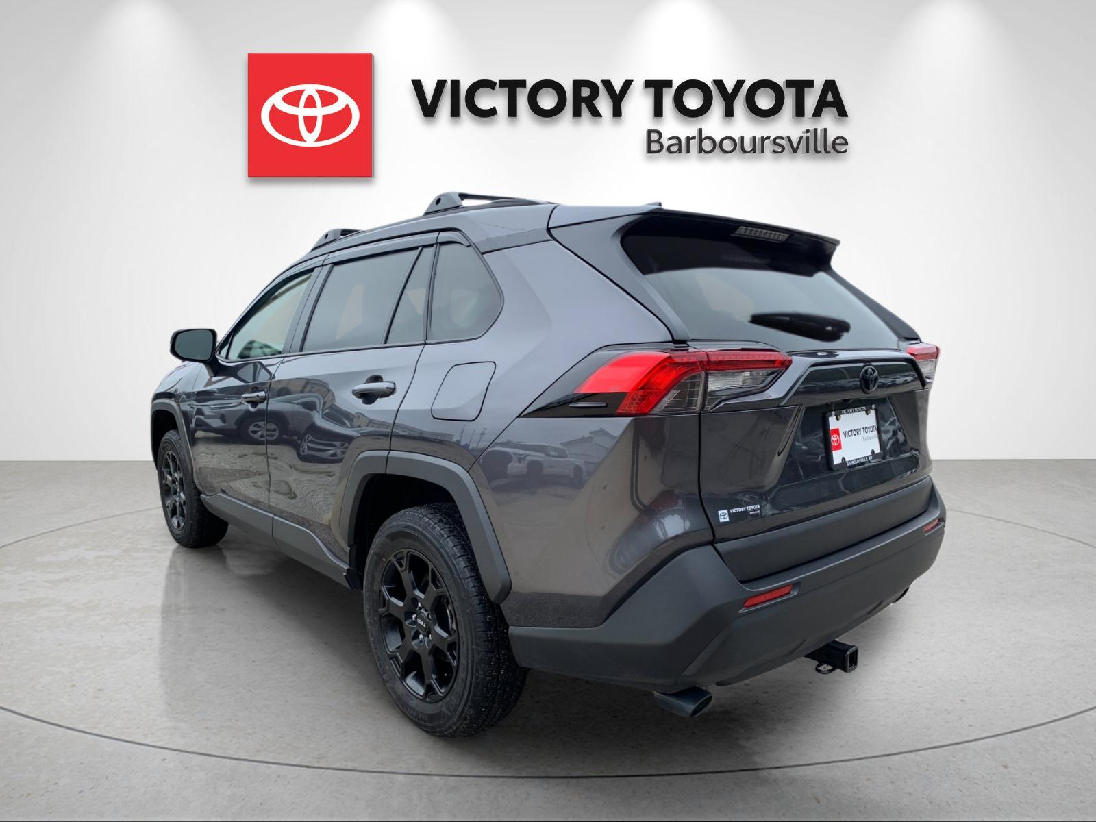 Used 2025 Gray Toyota XLE image 3