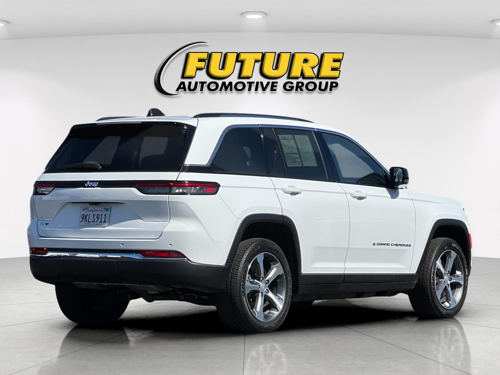 Used 2023 White Jeep 4xe image 3