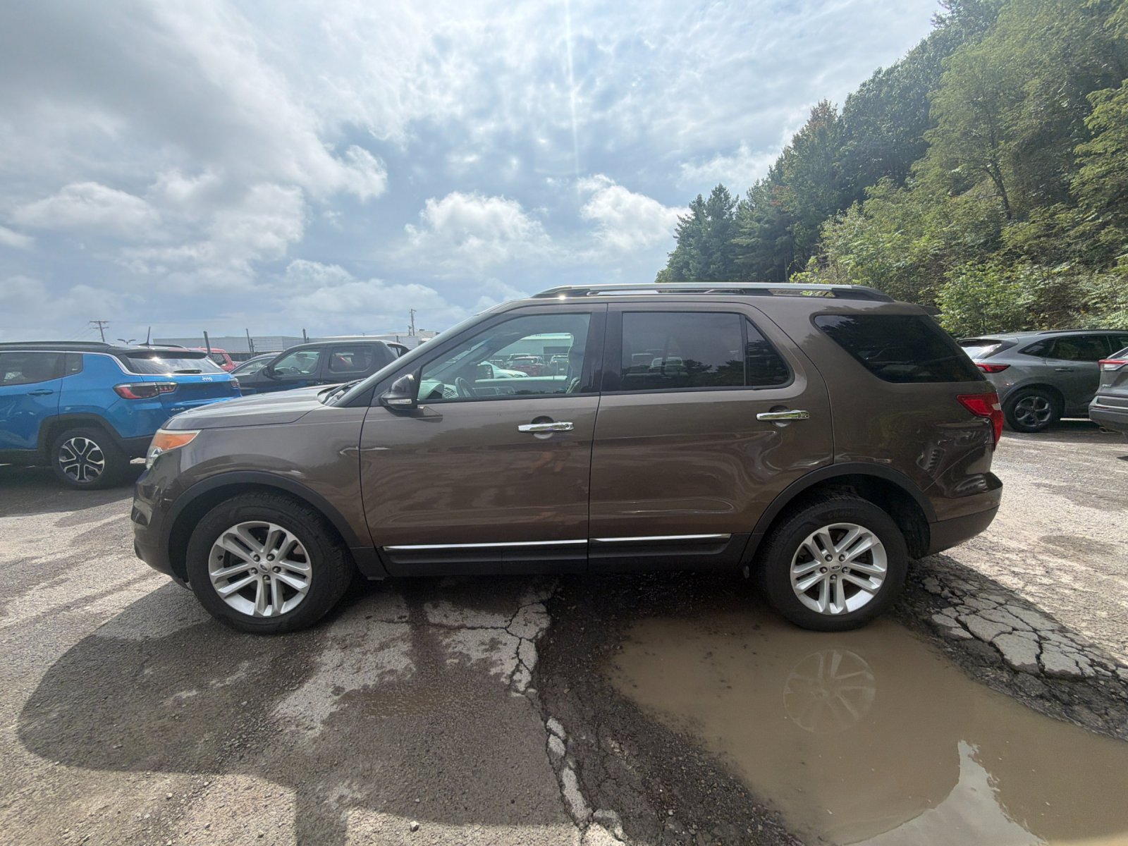 Used 2015 Caribou Metallic Ford XLT image 2